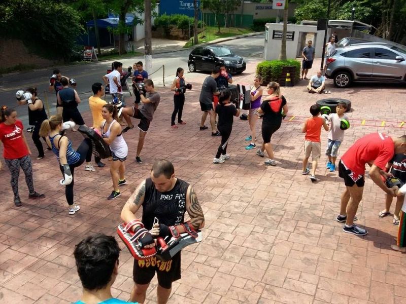 Aula de Muay Thai na Granja Viana